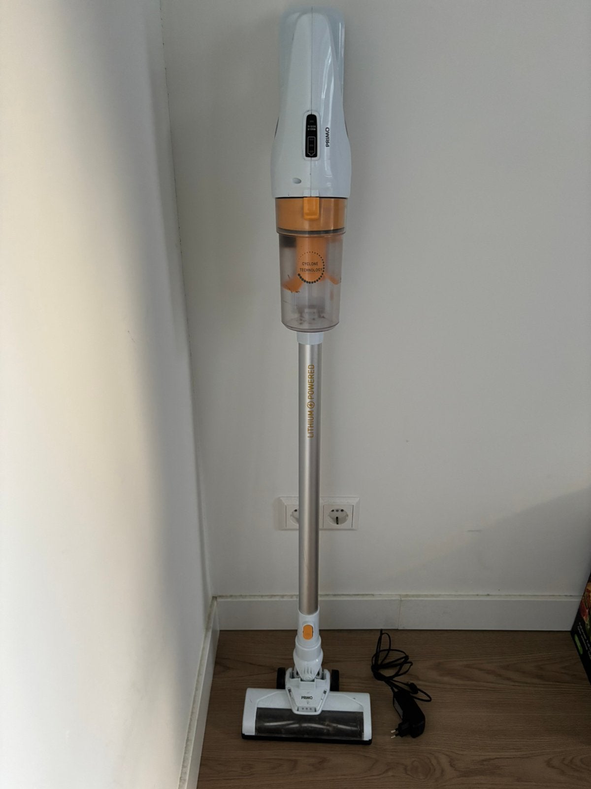 Cordless vacuum cleaner, Ophalen, Zo goed als nieuw