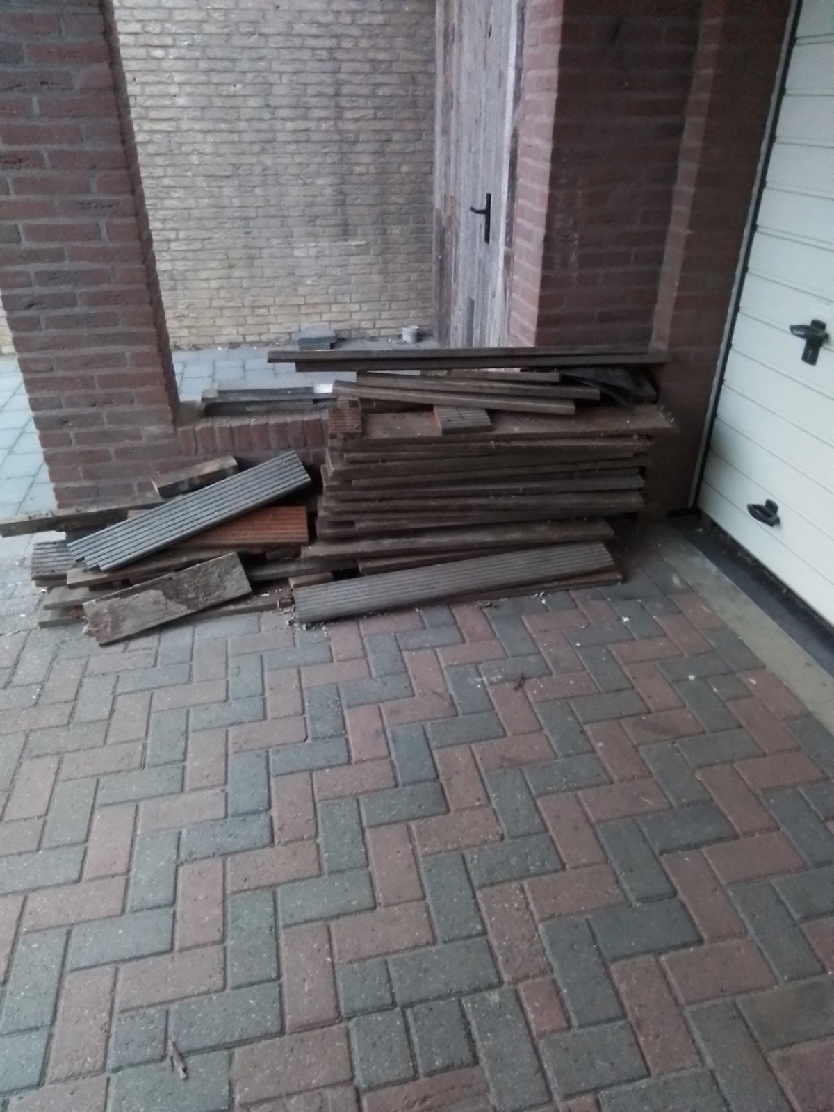 Gratis af te halen: Stookhout, Minder dan 3 m³, Ophalen, Overige houtsoorten, Blokken