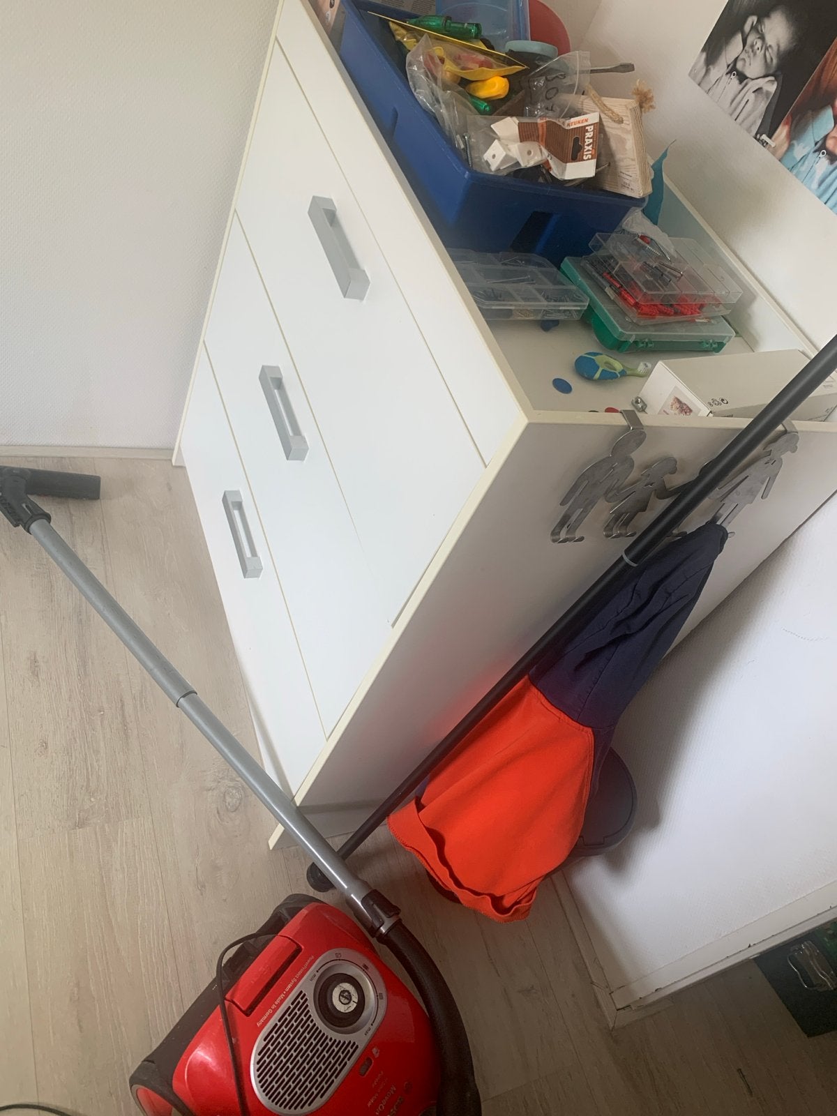 Commode met gebruikerssporen - 9 jaar oud, Gebruikt, 50 tot 70 cm, Ophalen of Verzenden, 75 tot 100 cm