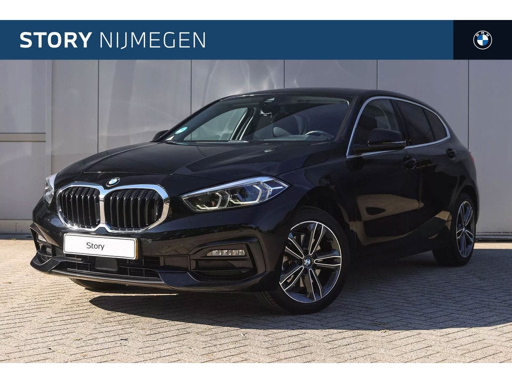 BMW 1 Serie 118i Executive Sport Line Automaat / Sportstoele, Auto's, BMW, 12 maanden, 136 pk, Gebruikt, Zwart