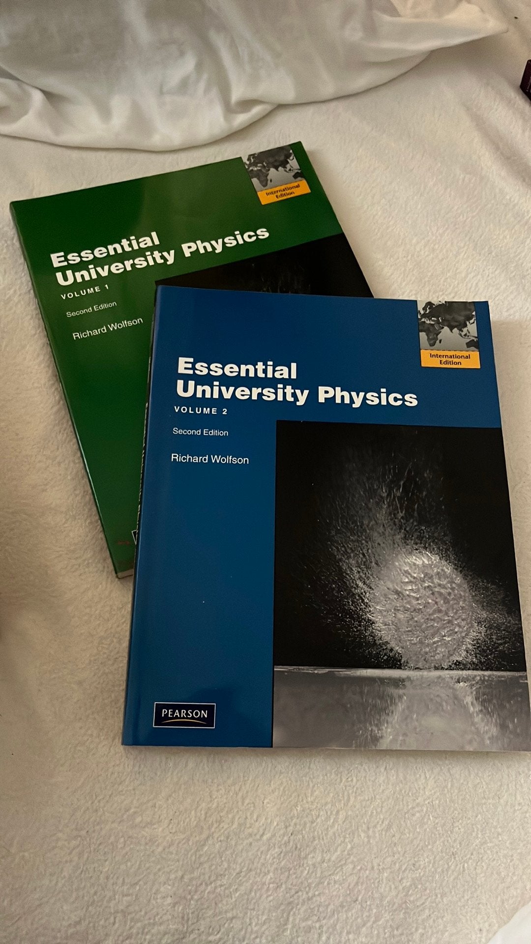 Essential university physics second edition Vol 1 and Vol 2, Ophalen of Verzenden, Beta, Zo goed als nieuw, WO
