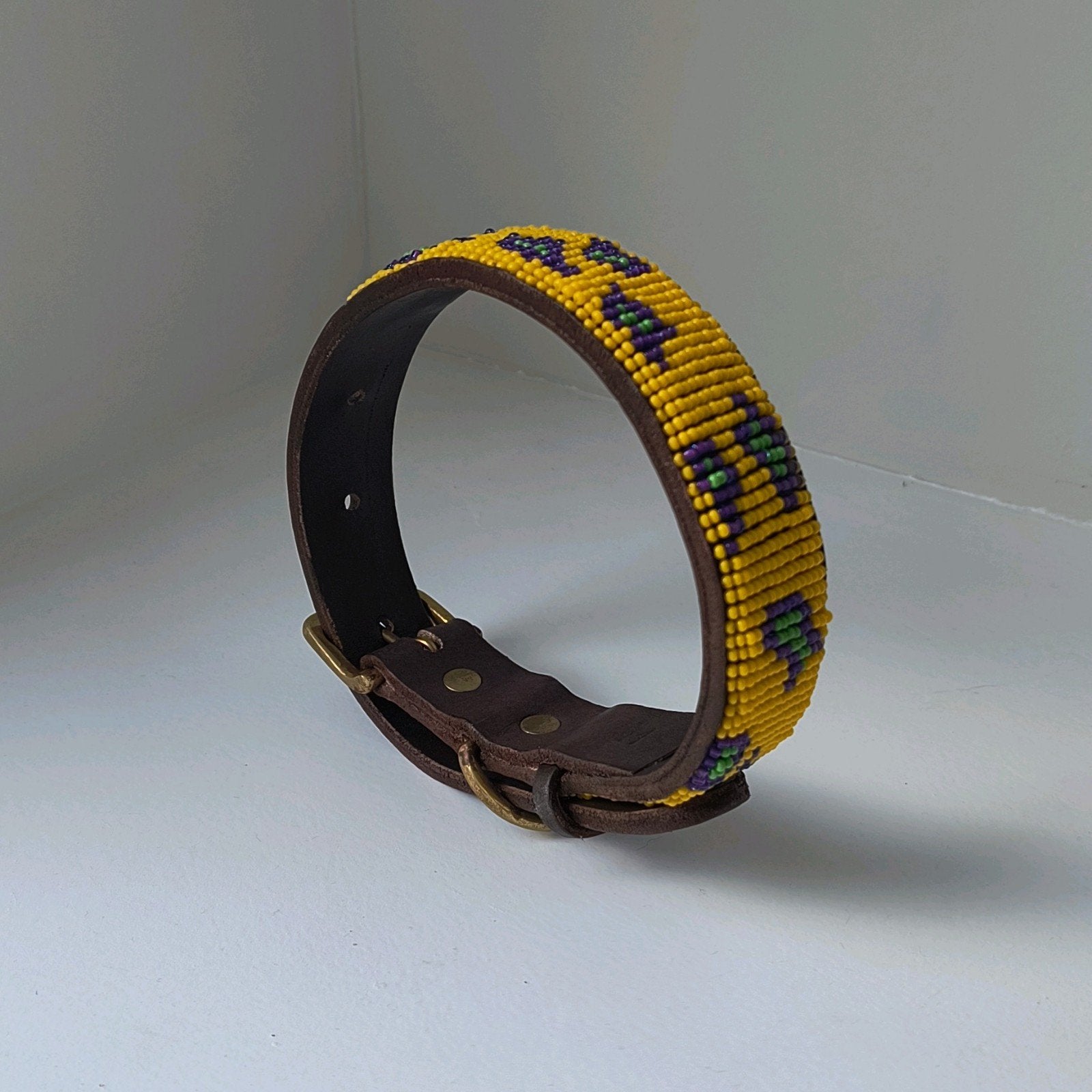 Handgemaakte leren hondenhalsband met kralen – Medium, Ophalen of Verzenden