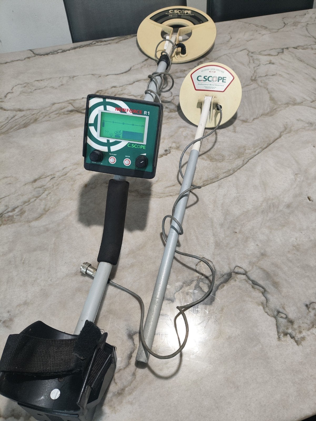 C.Scope NewForce R1 Digitale Metaaldetector 2x Zoekschijf, Hobby en Vrije tijd, Gebruikt, Meer dan 30 cm, Ophalen of Verzenden