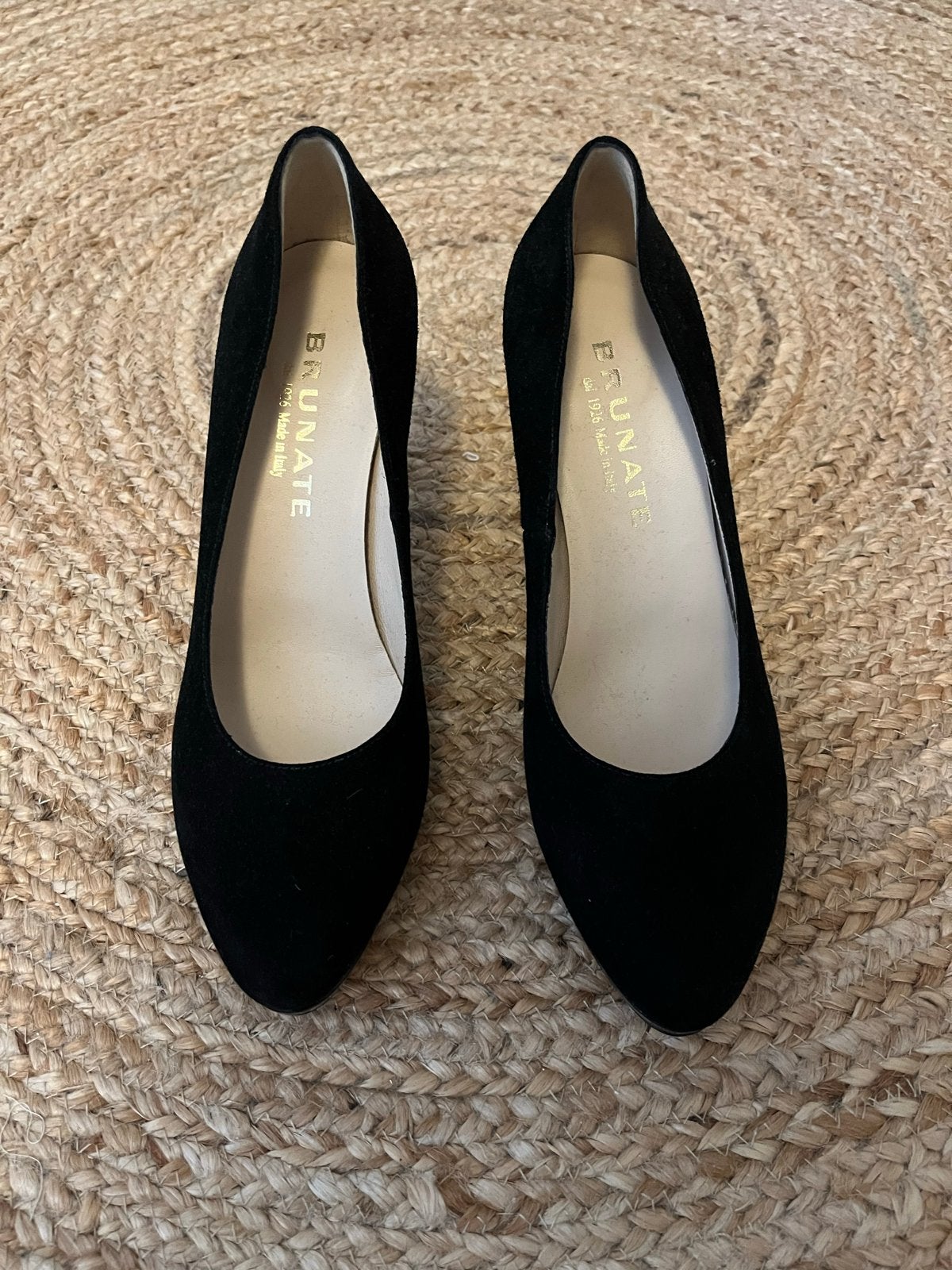 BRUNATE Zwarte Suède Pumps Maat 41 - nieuw, Pumps, Zwart, Nieuw, Ophalen of Verzenden