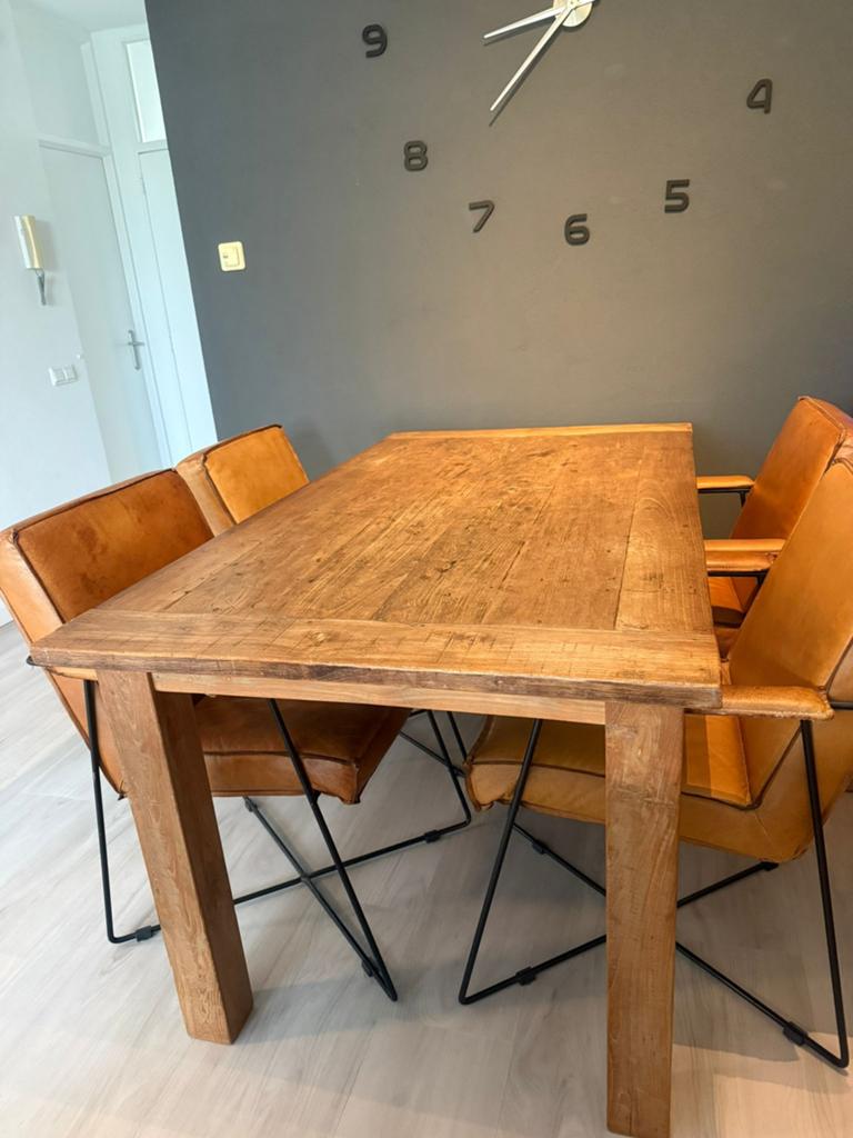 Te koop, eettafel incl. 4 leren stoelen met stalen frame., Huis en Inrichting, Tafels | Eettafels, Zo goed als nieuw, 150 tot 200 cm