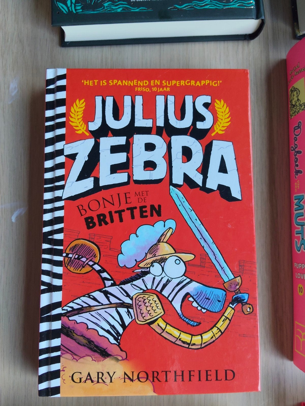 Julius Zebra, Bontje met de Britten, Boeken, Ophalen of Verzenden, Zo goed als nieuw, Fictie, Gary Northfield