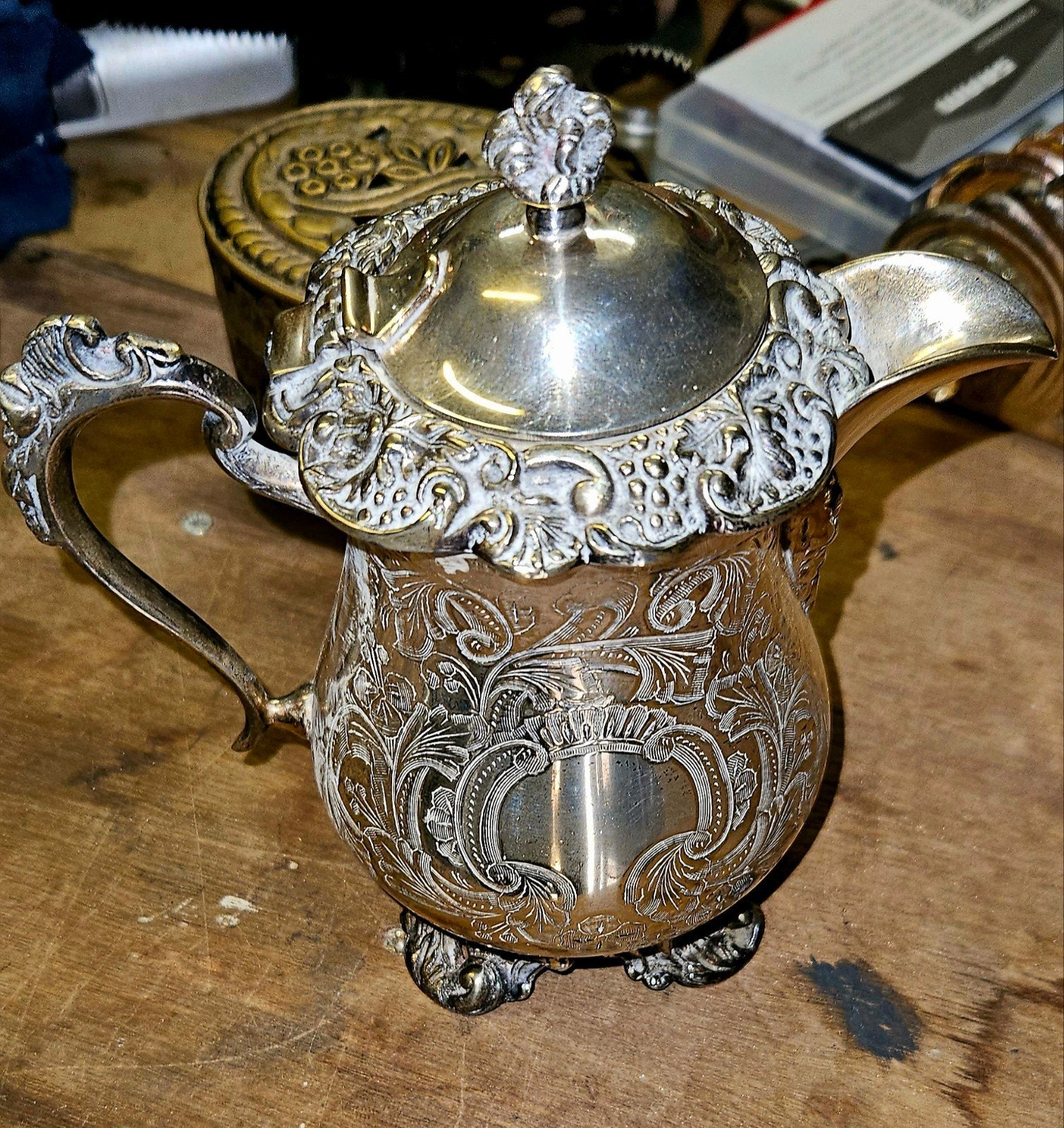 Antieke zwaar verzilverde theepot met gedetailleerde gravure, Ophalen of Verzenden, Zilver