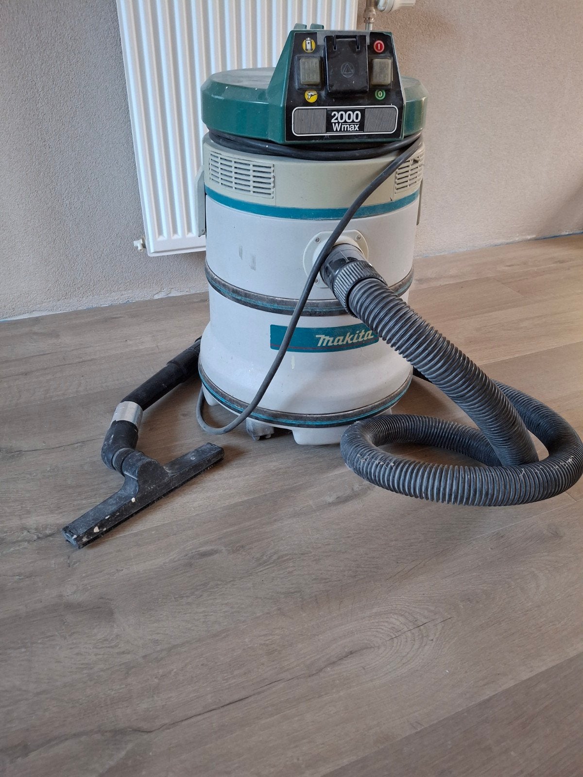 Makita Industriële Stofzuiger 2000W Max, Witgoed en Apparatuur, Stofzuigers, Ophalen, Gebruikt, Industriële stofzuiger, 2000 watt of meer