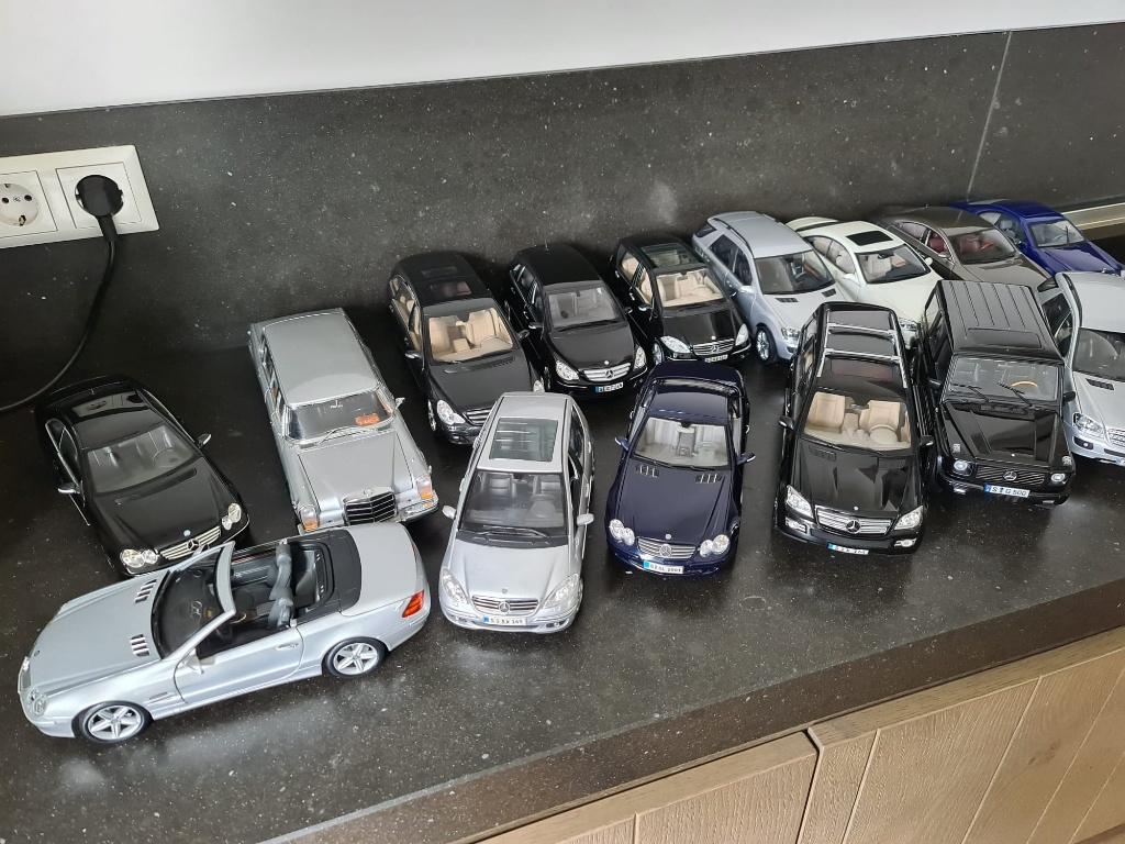 Collectie Mercedens 1:18 44 stuks, Ophalen, Gebruikt, Auto, Overige merken