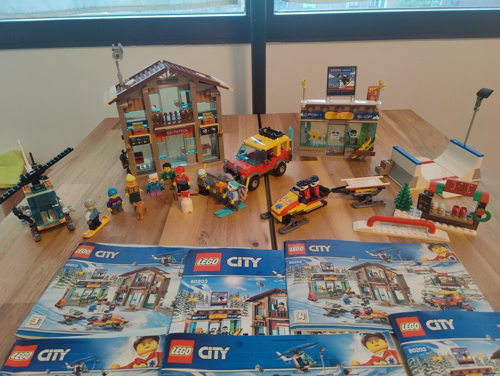 Lego 60203 Skydorp wintersport skyresort, Kinderen en Baby's, Ophalen of Verzenden, Gebruikt