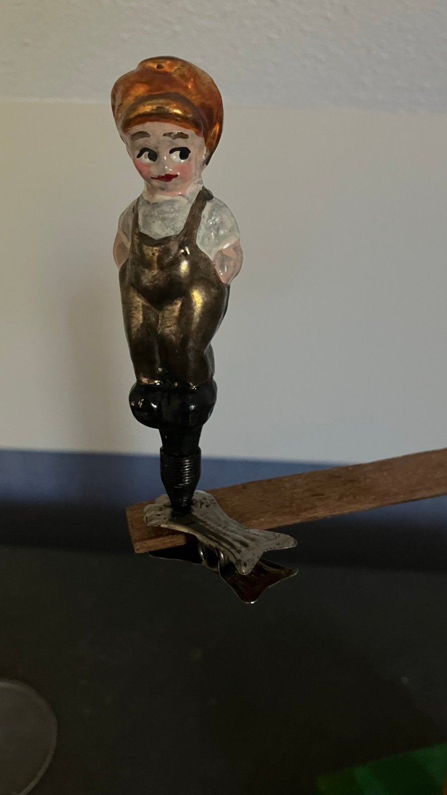 Oude kerstversiering jongen op klip, Diversen, Ophalen of Verzenden, Gebruikt