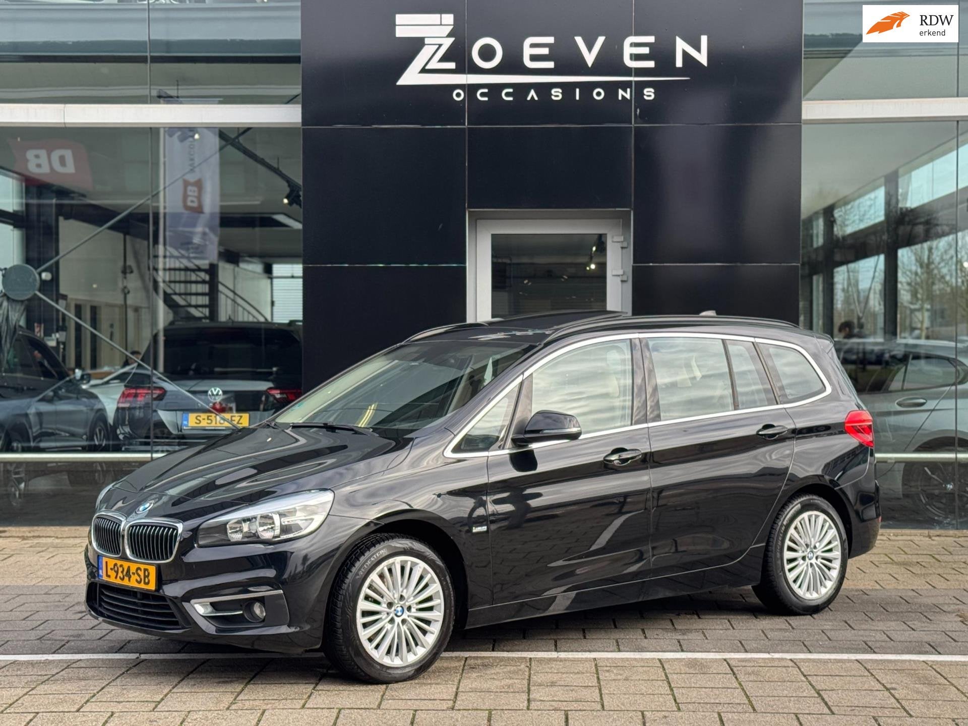 BMW 2-serie Gran Tourer BMW 218i Gran Tourer 7P | HIGH EXECU, Auto's, Voorwielaandrijving, Dealer onderhouden, 136 pk, Gebruikt