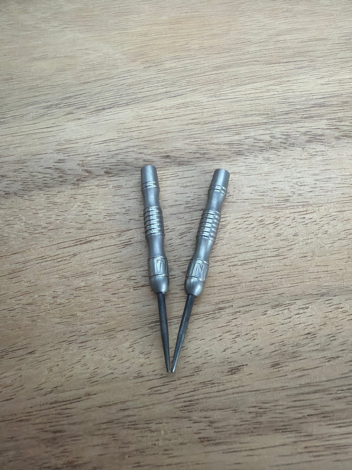 2 Mervyn King darts - 21 gram (geen complete set), Sport en Fitness, Ophalen of Verzenden, Gebruikt, Pijlen