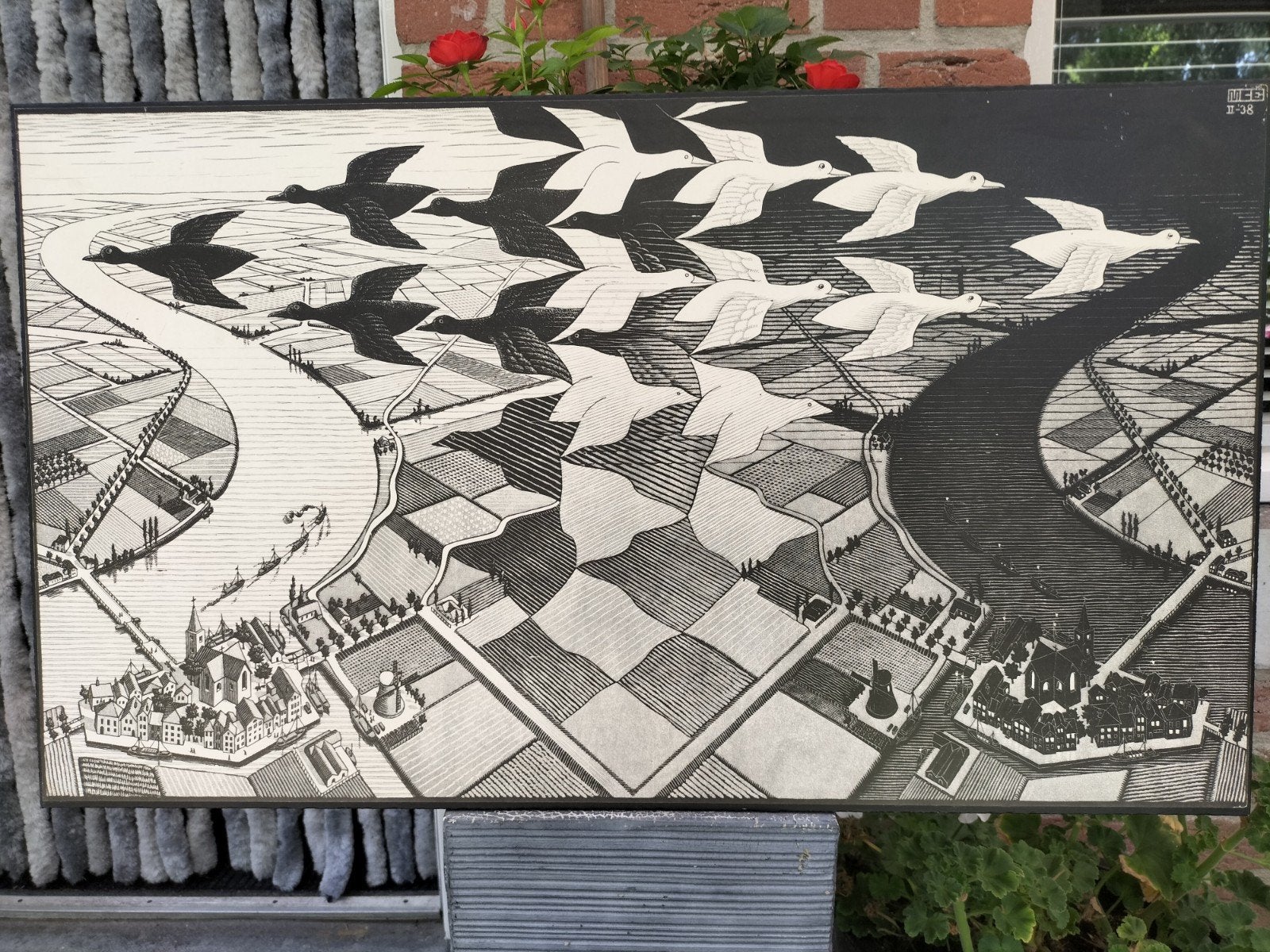 M.C. Escher - Dag en Nacht (Day and Night) - Houtsnede 79cm, Ophalen of Verzenden, Houtsnede, Landschap, Origineel