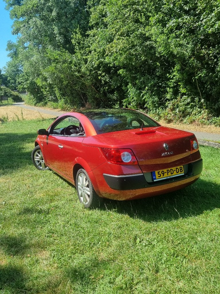 Renault Mégane 2.0 16V Cabrio, 1998 cc, Achterwielaandrijving, Open dak, Zwart