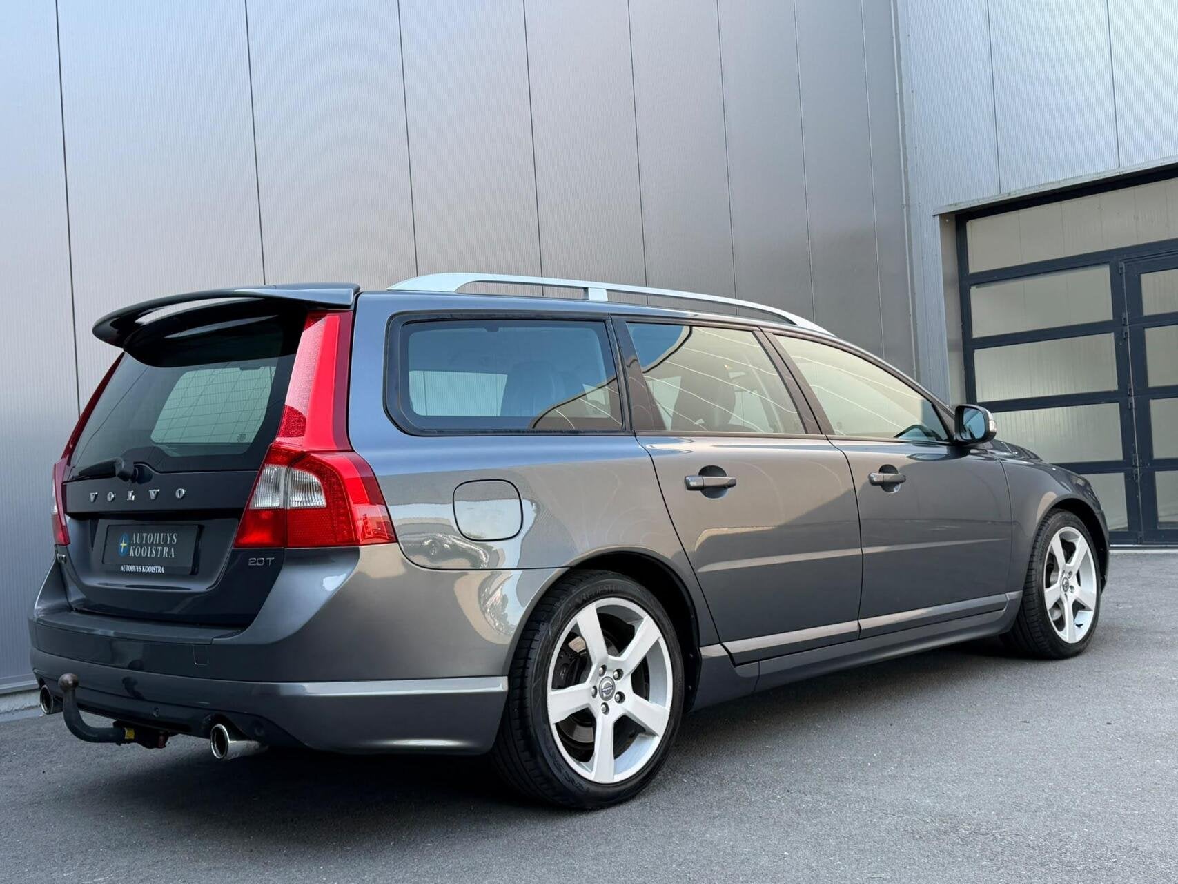 Volvo V70 2.0T R-Design Trekhaak|Automaat|Leer|, Auto's, Volvo, Euro 5, 4 cilinders, Automatische klimaatregeling, 203 pk