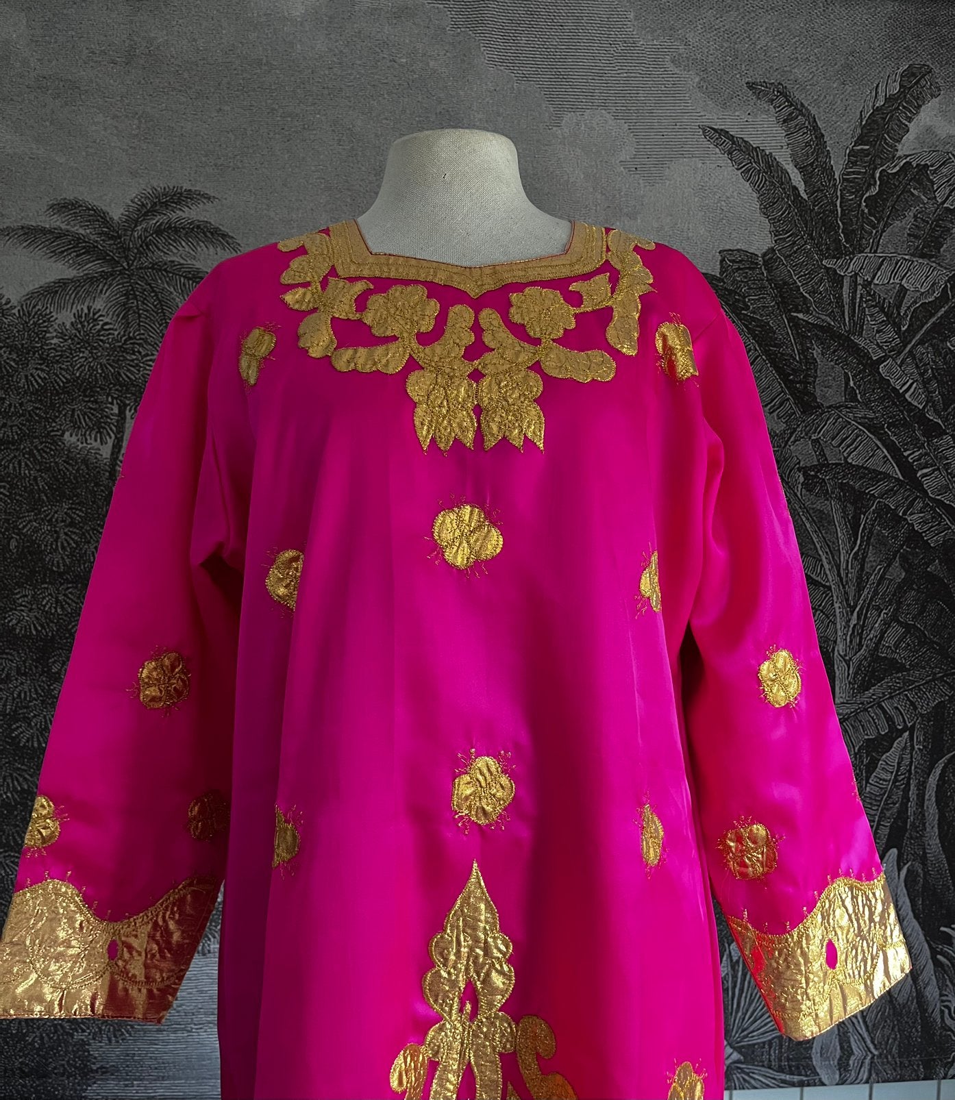 Indonesische kleding, Ophalen of Verzenden, Zo goed als nieuw, Overige kleuren, Overige typen