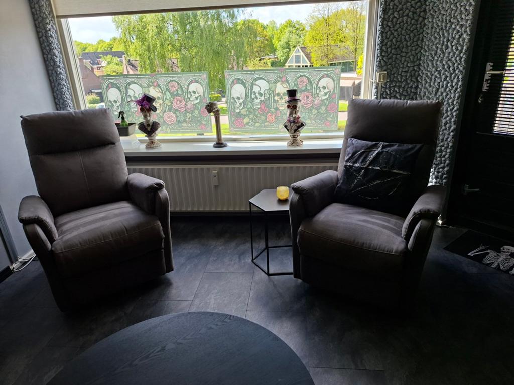 2 grijze elektrische relax stoelen, Huis en Inrichting, Fauteuils, Ophalen, 75 tot 100 cm, 50 tot 75 cm