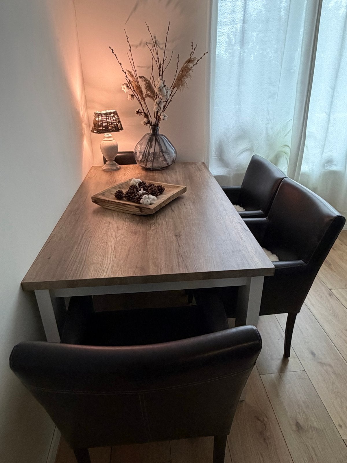 Eettafel met 4 leren stoelen - Zo goed als nieuw, 100 tot 150 cm, Zo goed als nieuw, Vier personen, Rechthoekig