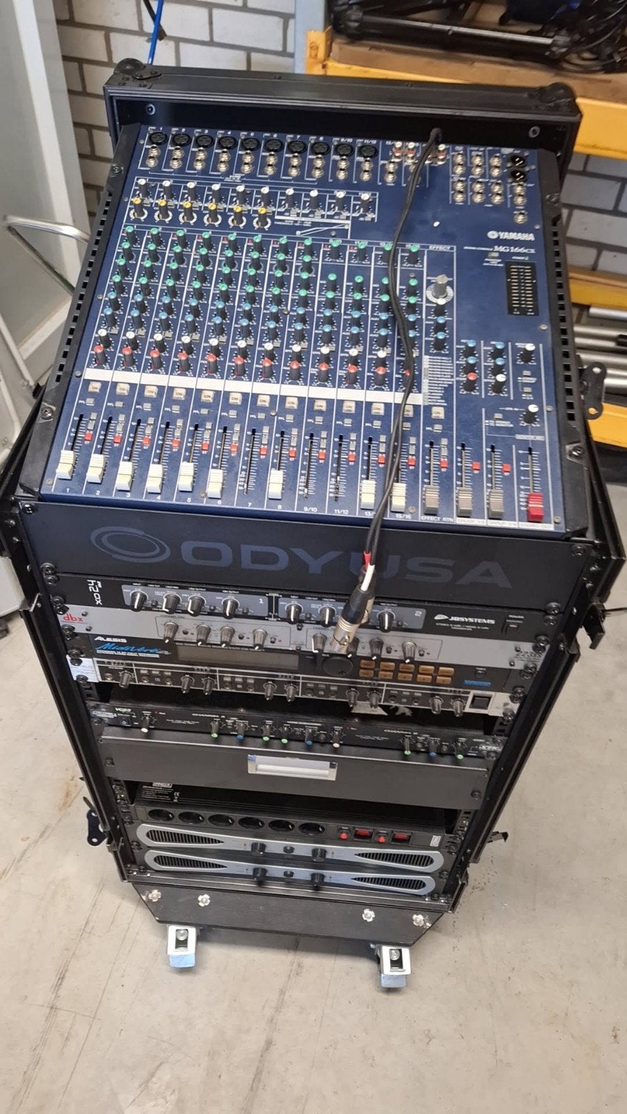 te geluid rek inhoudFlightcase en Apparatuur, Ophalen, Gebruikt, 10 tot 20 kanalen, Microfooningang
