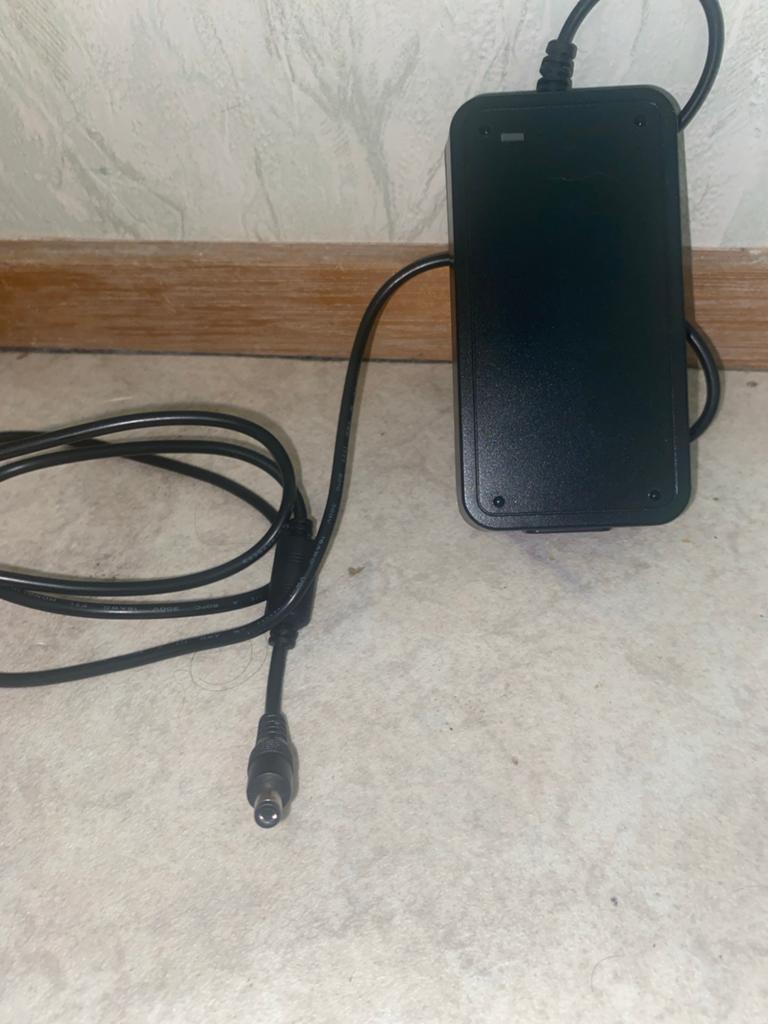 Universele AC/DC Adapter - Zwart, Audio, Tv en Foto, Opladers, Ophalen, Gebruikt