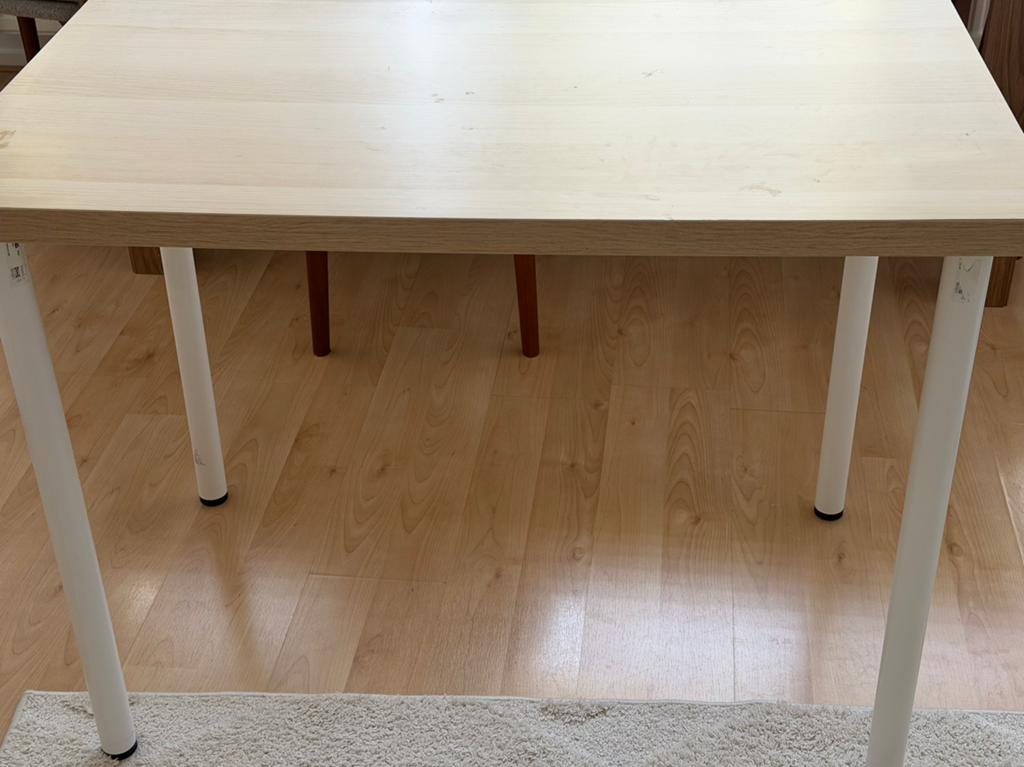 IKEA Linnmon Tafel - Licht hout met witte poten, Huis en Inrichting, Tafels | Eettafels, Ophalen, Gebruikt, Tot twee personen