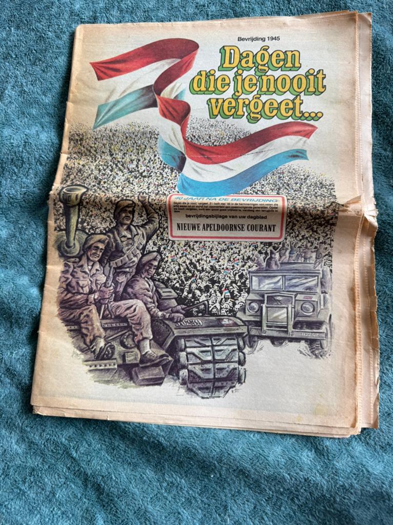 Nieuwe apeldoornse courant. Herdenking 40 jaar na bevrijding, Ophalen of Verzenden, Nederland, Boek of Tijdschrift