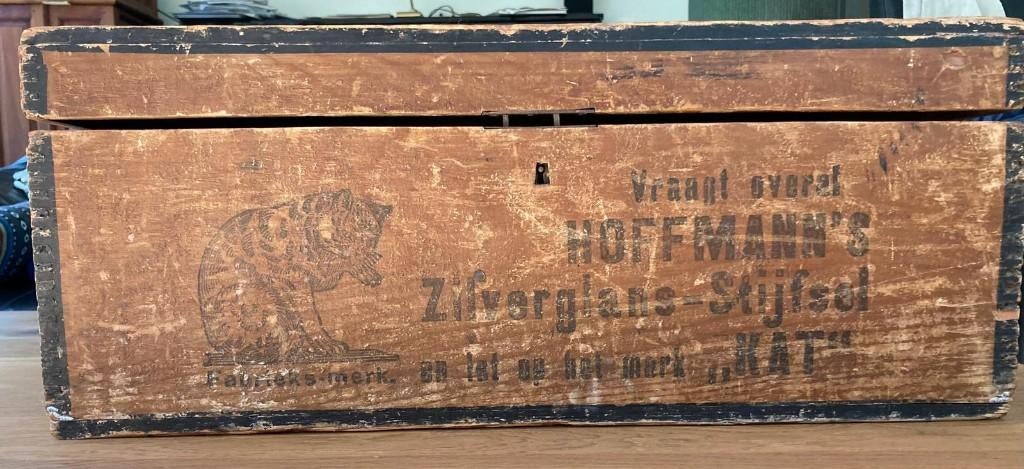 Houten kist met tekst en afdruk van een kat, Ophalen, Minder dan 50 cm, Gebruikt, Minder dan 50 cm