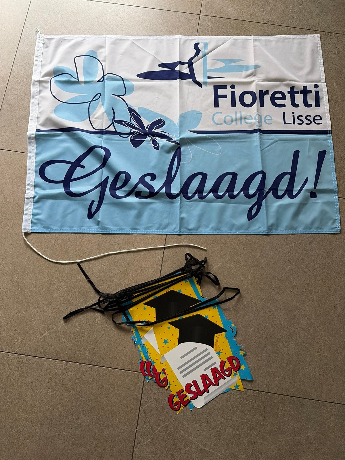 Geslaagd vlag en slinger - Fioretti College Lisse, Ophalen of Verzenden, Gebruikt, Versiering, Verjaardag