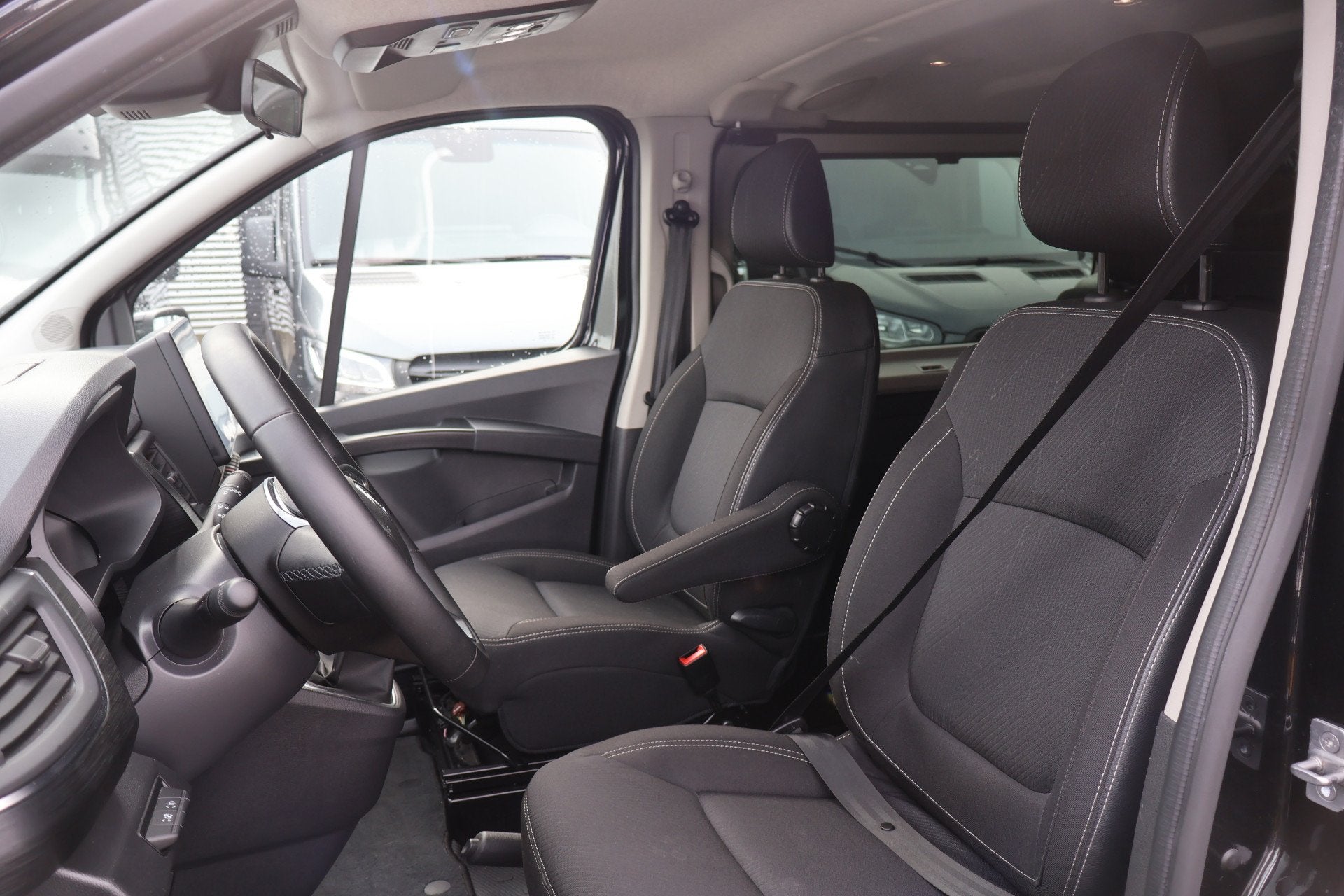 Renault Trafic 2.0 dCi 170pk Automaat L2 H1 DC Luxe Bpm Vrij, Stof, Gebruikt, Euro 6, 4 cilinders