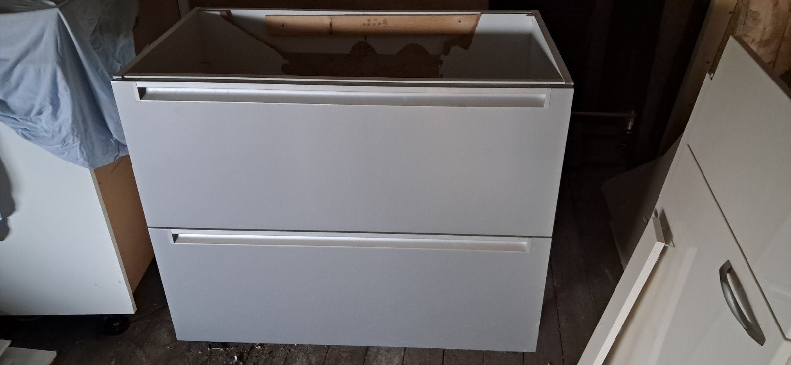 Twee keukenkasten, 5 lades totaal, Ophalen