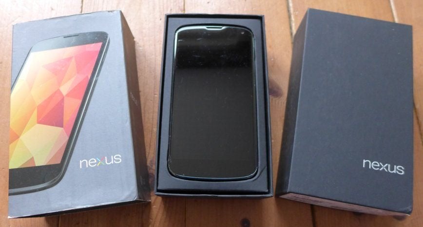 LG Nexus 4 telefoon (met defect) + docking station, Telecommunicatie, Mobiele telefoons | LG, Gebruikt, Zwart, Touchscreen, Ophalen of Verzenden
