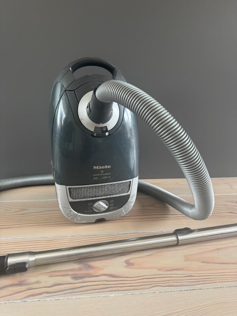 Miele parkett&co 5000 (defect), Witgoed en Apparatuur, Stofzuigers, Gebruikt, Miele, 2000 watt of meer, Steelstofzuiger