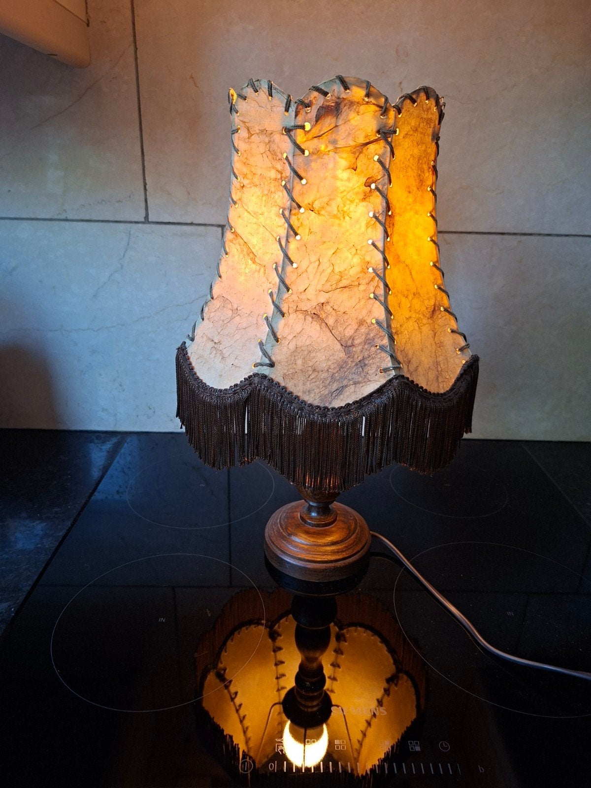 Vintage tafellamp met perkamenten kap en franjes, Ophalen of Verzenden