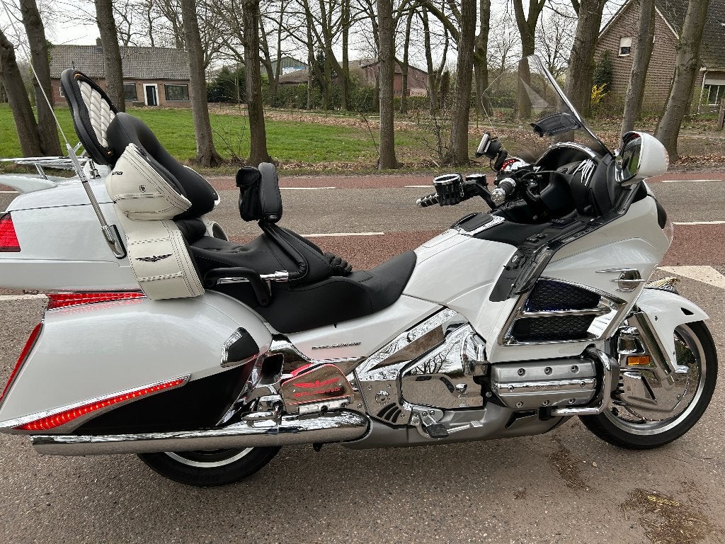 goldwing met vele assoires kilometer stand 18000 ZIE FOTOS, Handvatverwarming, 4 cilinders, Particulier, Meer dan 35 kW