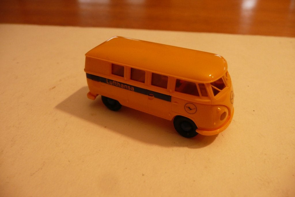 HO spoor Brekina VW t1 Volkswagen T1 Lufthansa Duitsland, Ophalen of Verzenden, Zo goed als nieuw, Schaalmodel