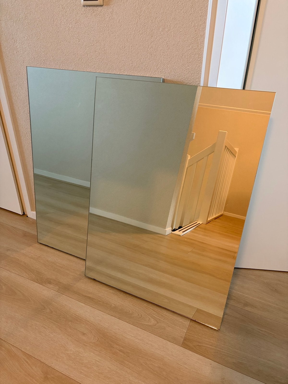 Twee badkamer spiegels met aluminium frame, Ophalen, Gebruikt, 100 tot 150 cm, 75 tot 100 cm