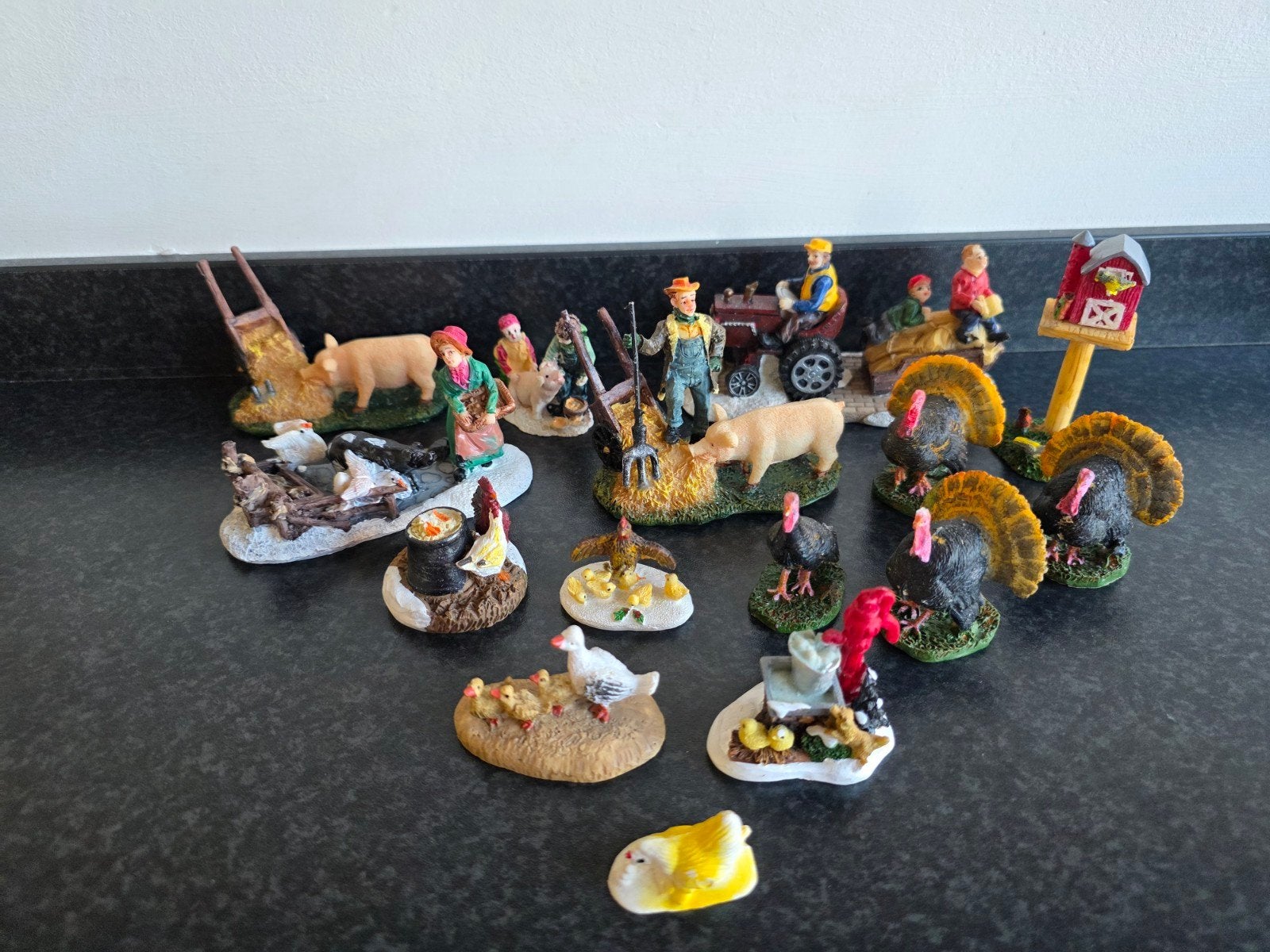 16 boerderij figuren voor een Kerstdorp of modelbouw, Ophalen, Gebruikt