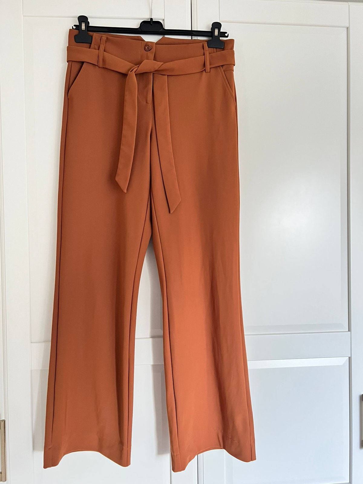 Studio anneloes renske broek M bonded travelstof cinnamon, Maat 38/40 (M), Ophalen of Verzenden, Zo goed als nieuw, X