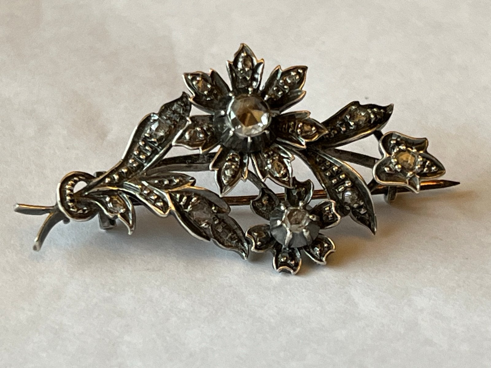 Gouden/Zilveren Broche met Roosdiamant - Gekeurd 14 CT Goud, 4 tot 7 cm, Verzenden, Zo goed als nieuw, Met edelsteen