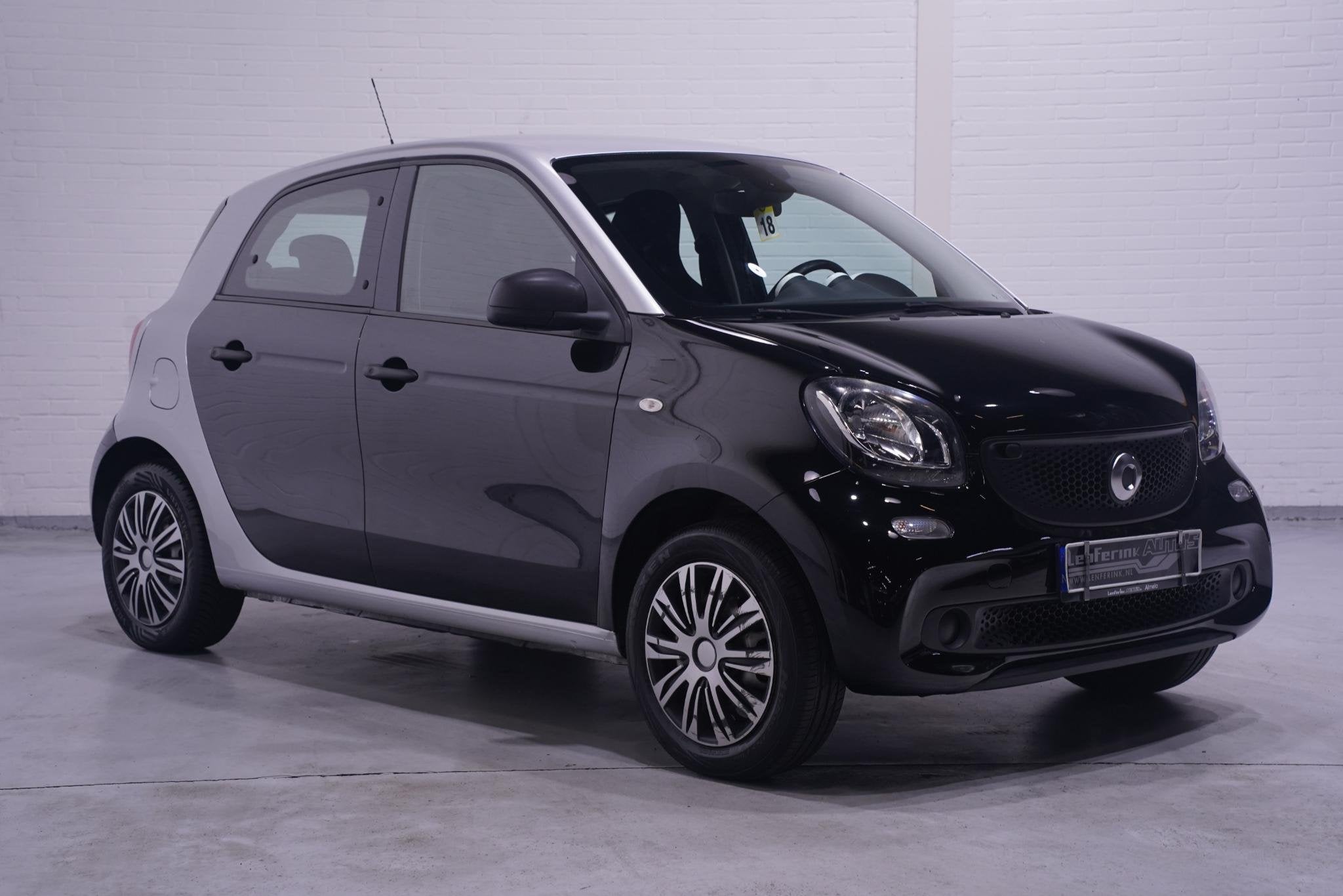 smart forfour 1.0 Pure NAP Cruise Control Bluetooth Airco Ri, Auto's, Gebruikt, 4 stoelen, Zwart, Origineel Nederlands