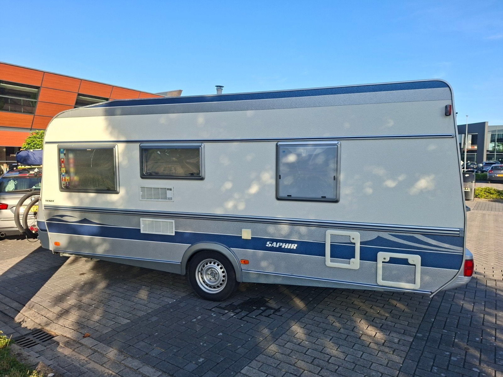 Fendt Saphir 496 TKM Stapelbed €6900,-, Caravans en Kamperen, Caravans, Overige typen, Standaardzit, Kachel, Particulier