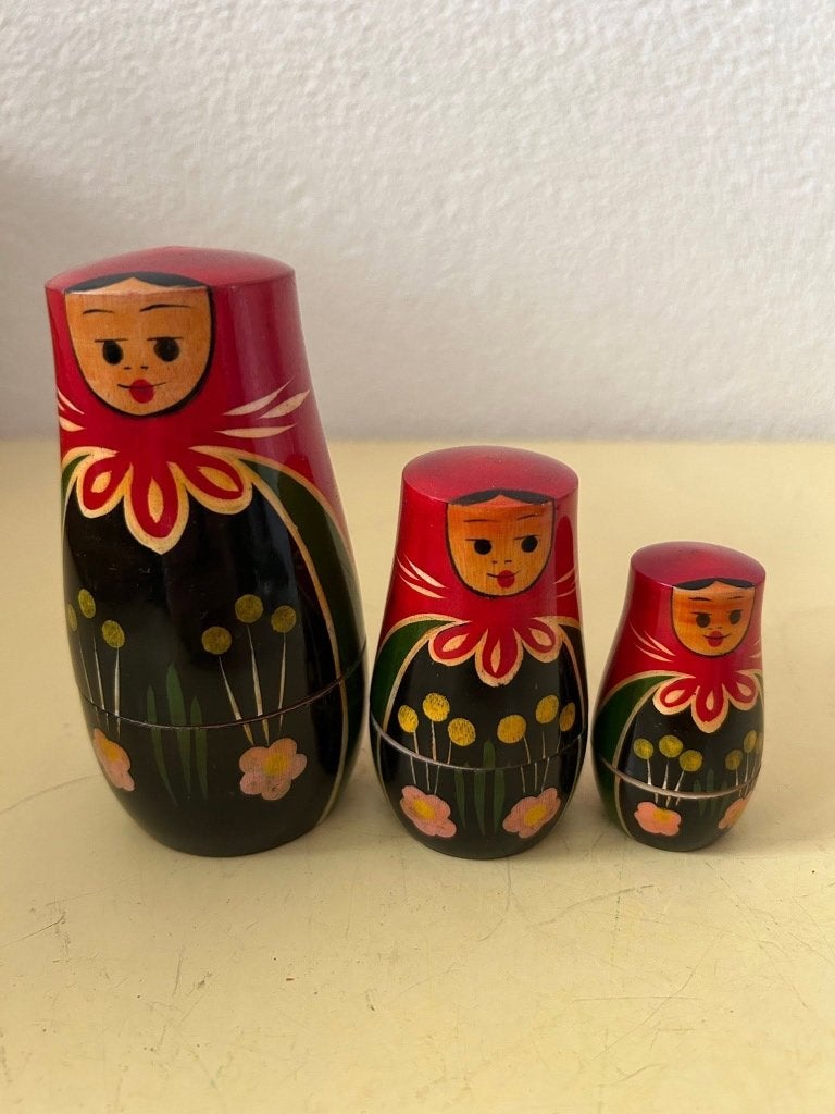 Russische matroesjka poppen nestpoppen hout 3 stuks, Houtsnijwerk, Minder dan 20 cm, Ophalen of Verzenden, Hout
