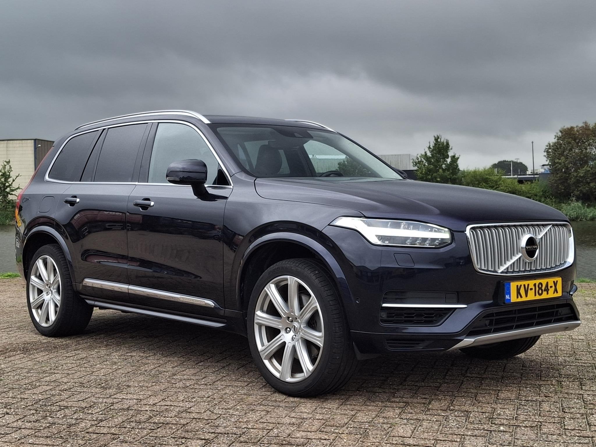 Volvo XC90 2.0 T8 Twin Engine AWD Inscription | PANO | 7P |, Gebruikt, 4 cilinders, 1969 cc, 7 stoelen