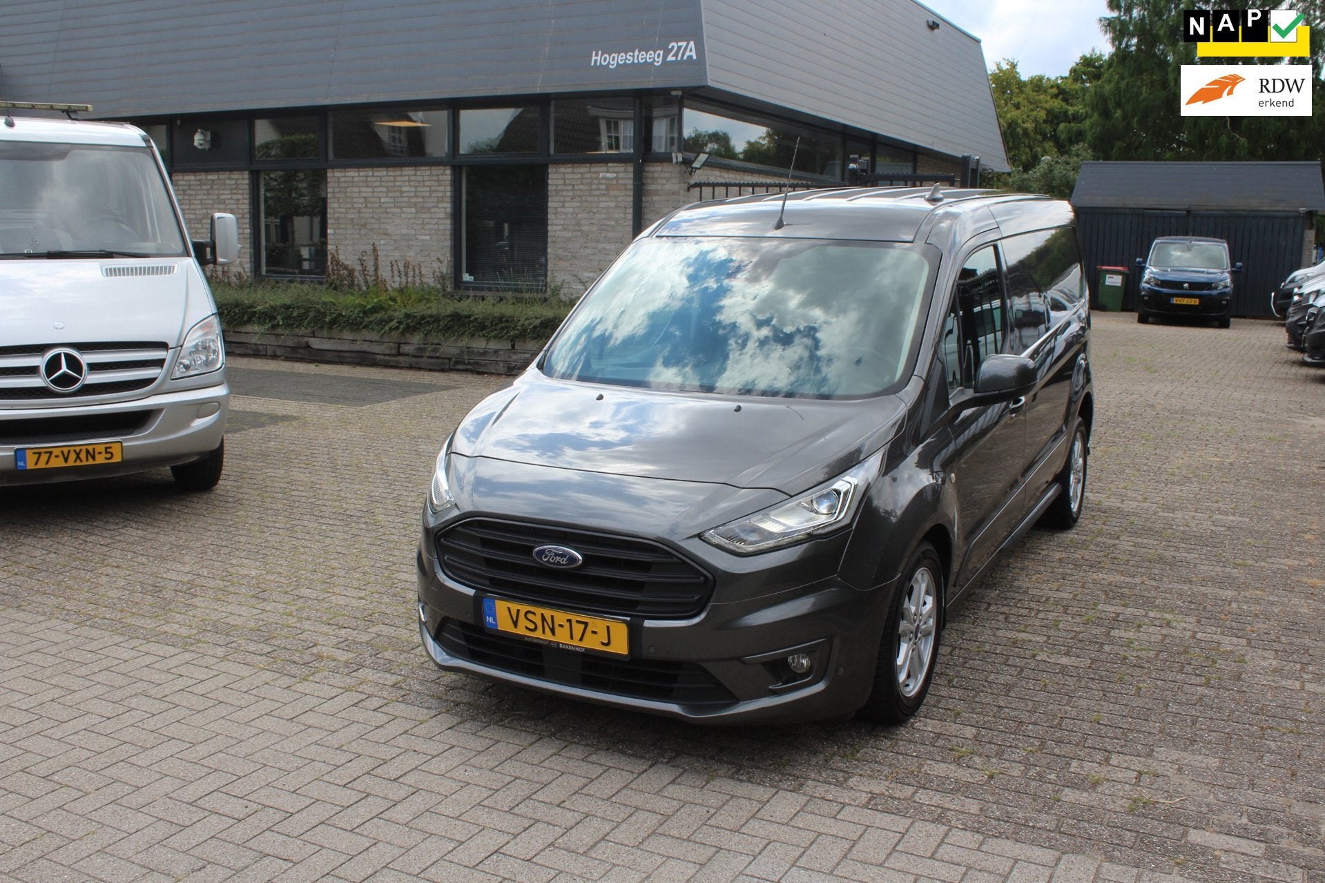 Ford Transit Connect 1.5 EcoBlue L2 Limited, Stof, Gebruikt, 4 cilinders, 100 pk