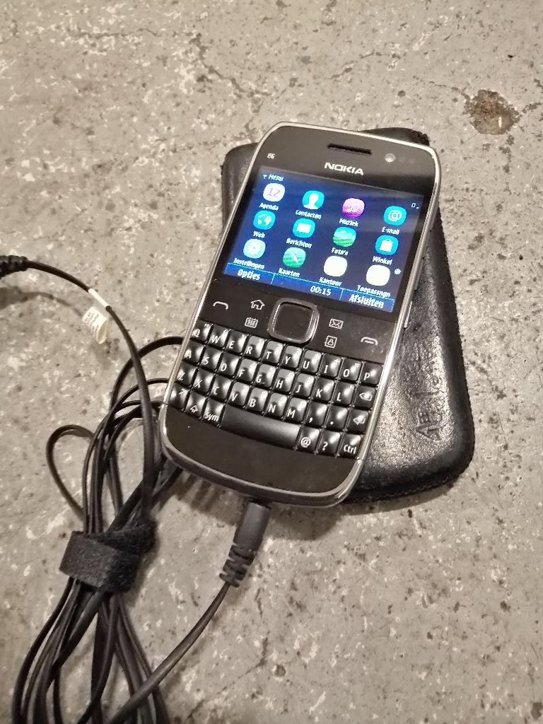 WEG=WEG!!! NOKIA E6 SMARTPHONE MOBILE MET LEREN HOES/LADER!, Telecommunicatie, Overige Telecommunicatie, Ophalen of Verzenden