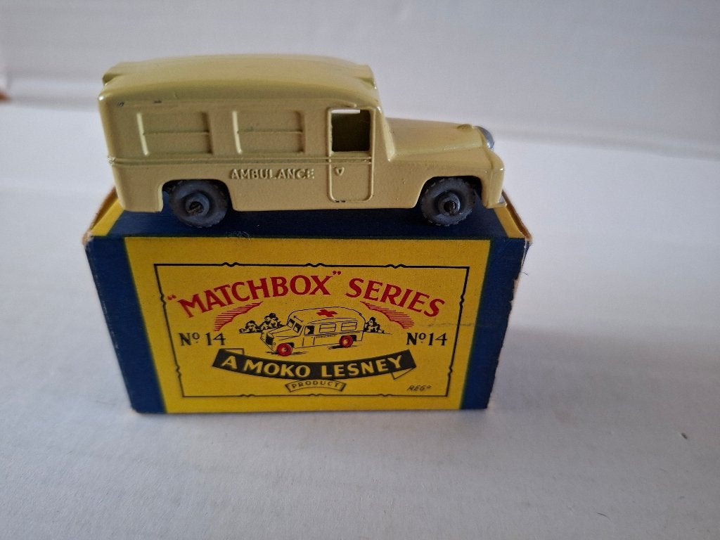 Matchbox Lesney # 14 B Daimler  Ambu NO CROSS ON ROOF in Box, Verzenden, Gebruikt, Overige typen
