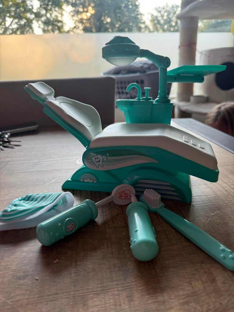 Doktersset Speelgoed Tandartsstoel met Accessoires, Ophalen of Verzenden, Zo goed als nieuw