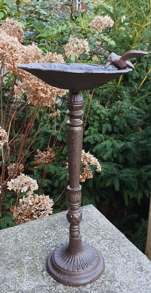 VOGELDRINKSCHAAL / GIETIJZER / 40 cm hoog, Huis en tuin decoratie Marie, Nieuw, Info@huisentuindecoratiemarie.nl, Peize