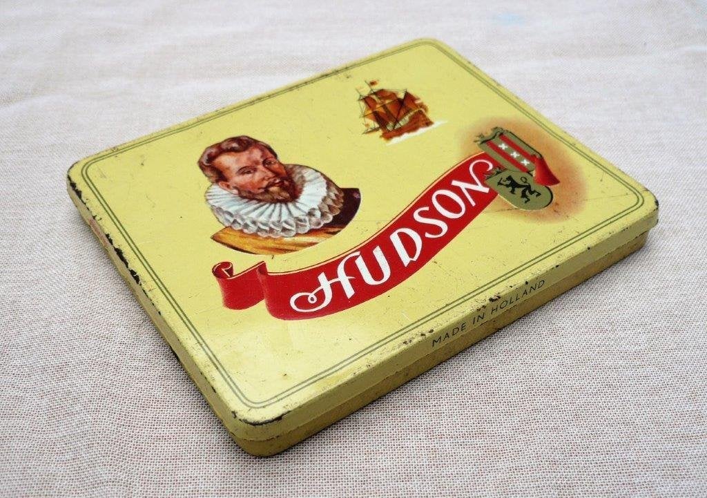 Blik verpakking (leeg) Hudson geel 20 sigaartjes. Roosendaal, Verzamelen, Rookartikelen, Aanstekers en Luciferdoosjes, Ophalen of Verzenden